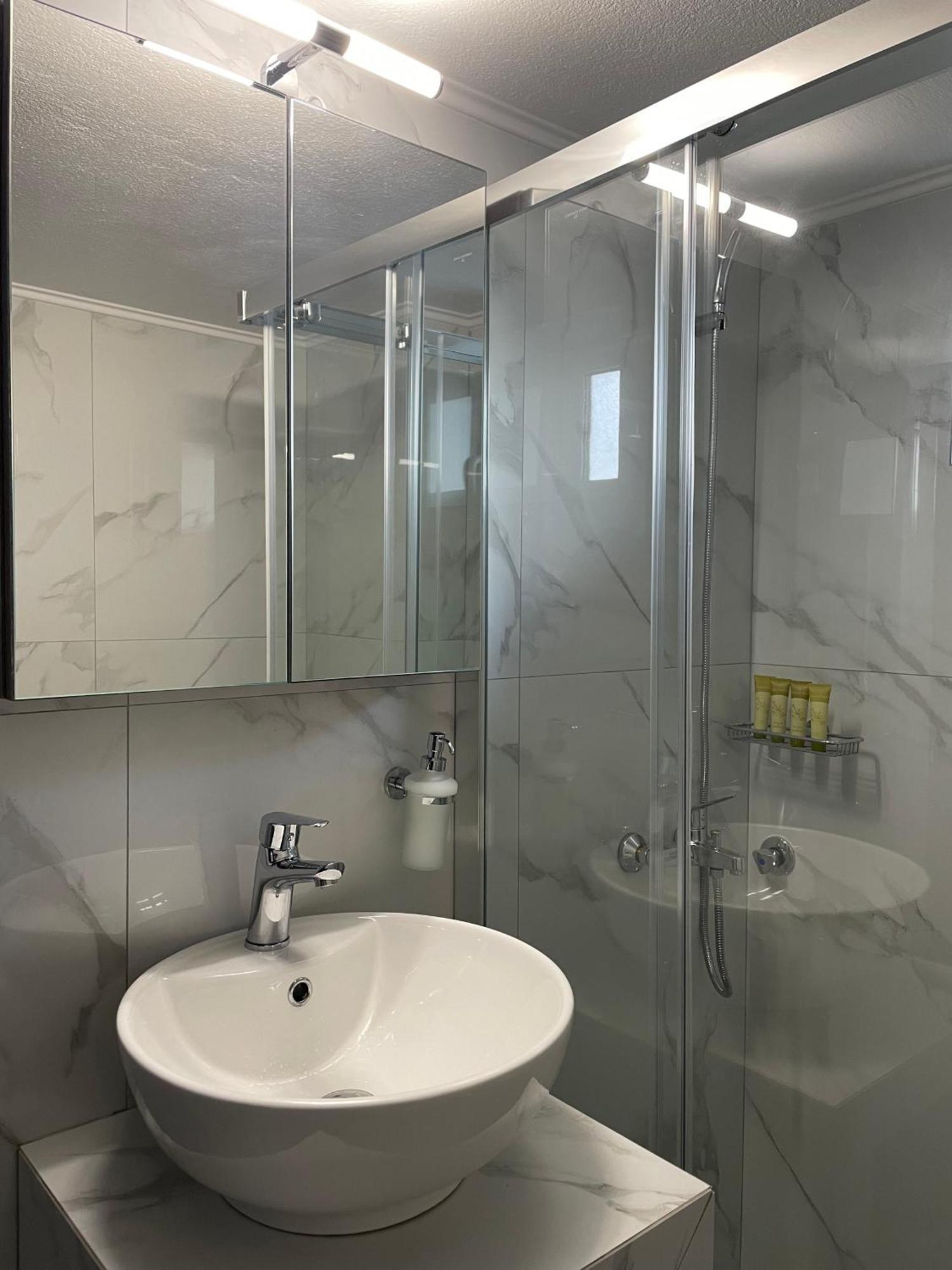 Dt Luxury Apartment Néa Péramos Eksteriør billede