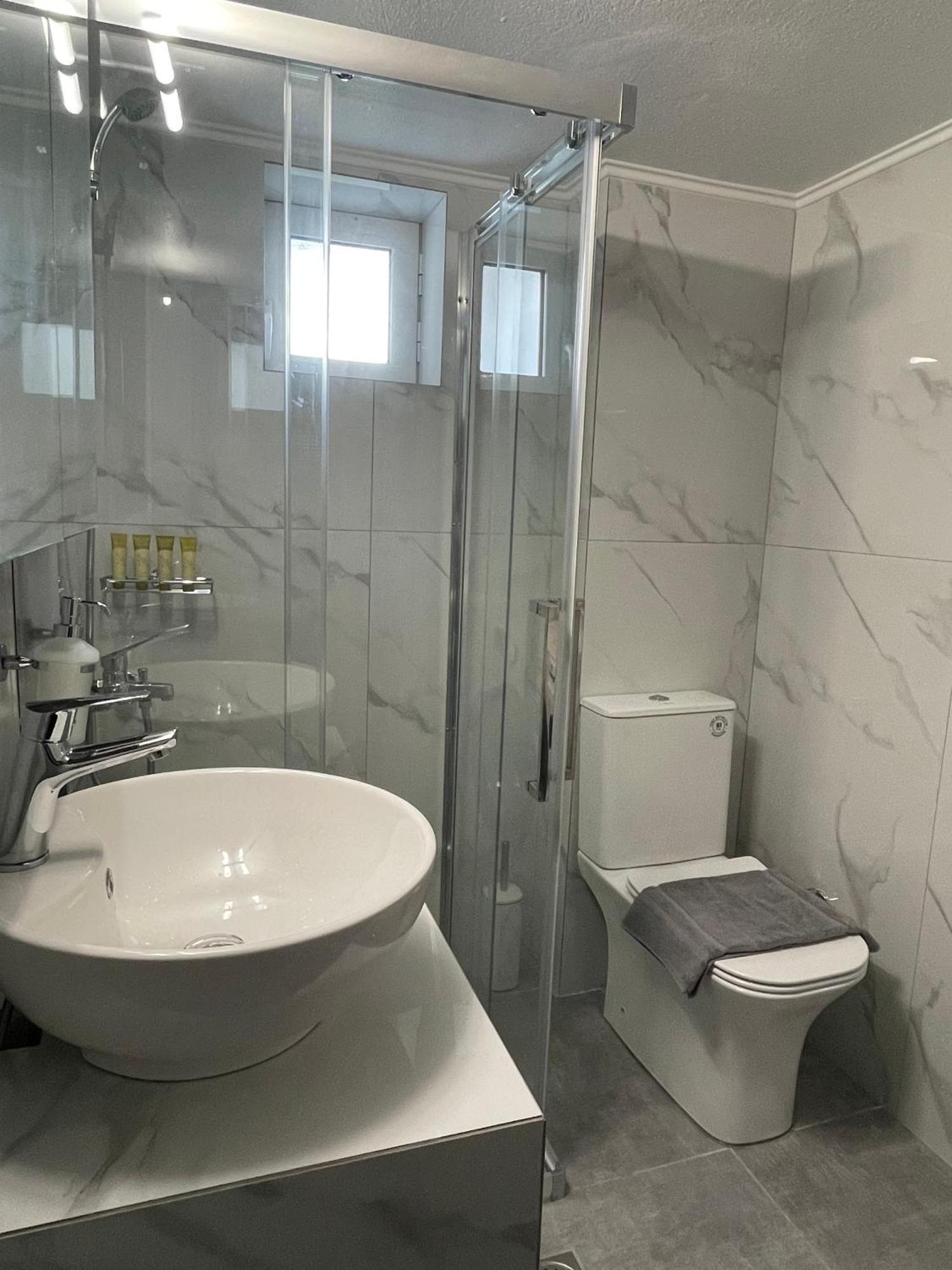 Dt Luxury Apartment Néa Péramos Eksteriør billede