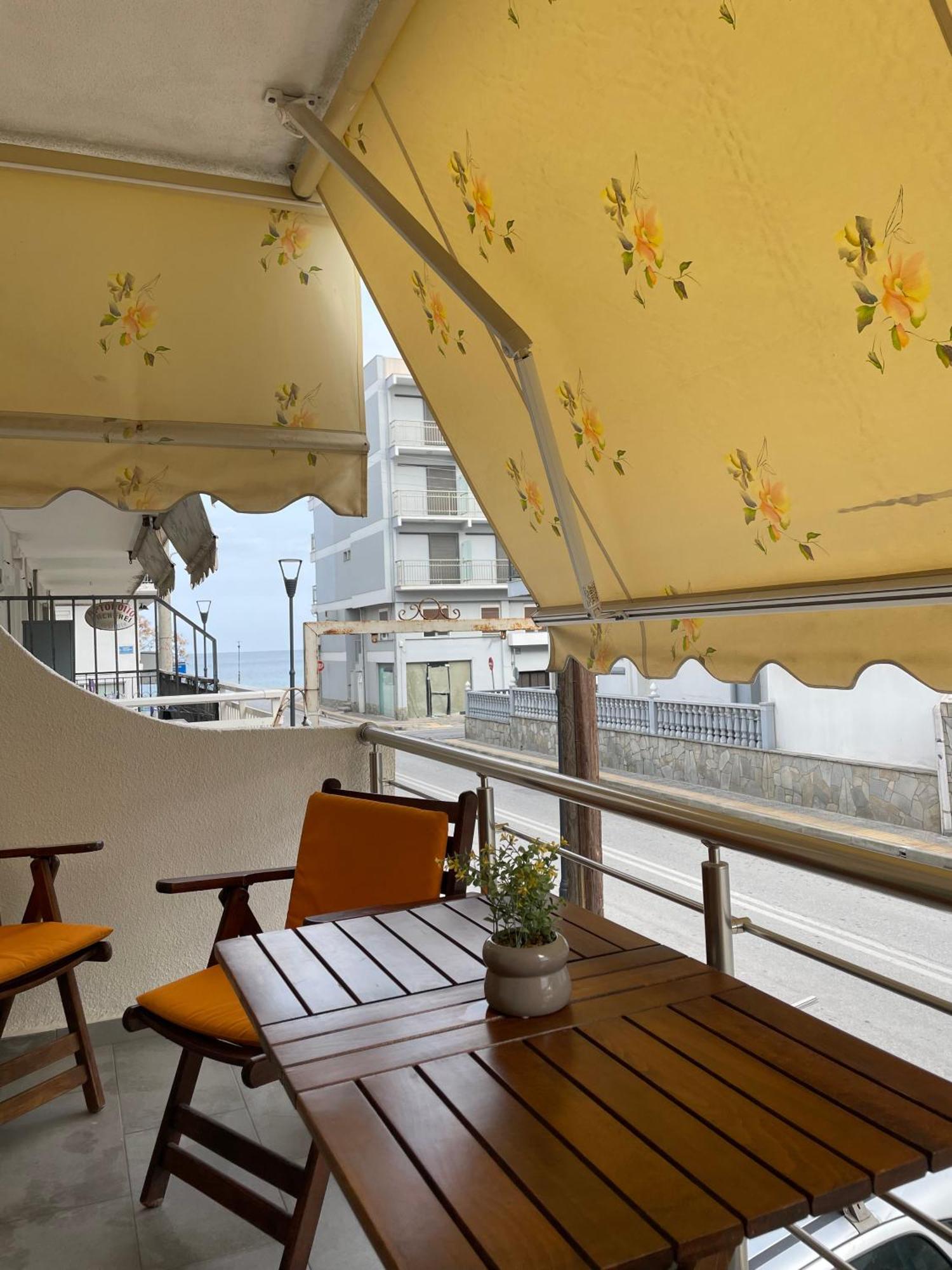 Dt Luxury Apartment Néa Péramos Eksteriør billede