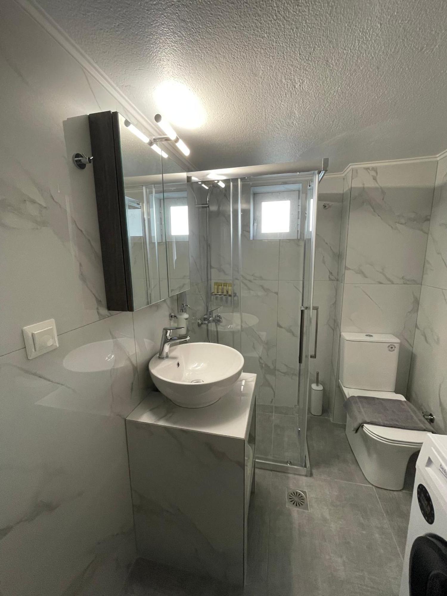 Dt Luxury Apartment Néa Péramos Eksteriør billede