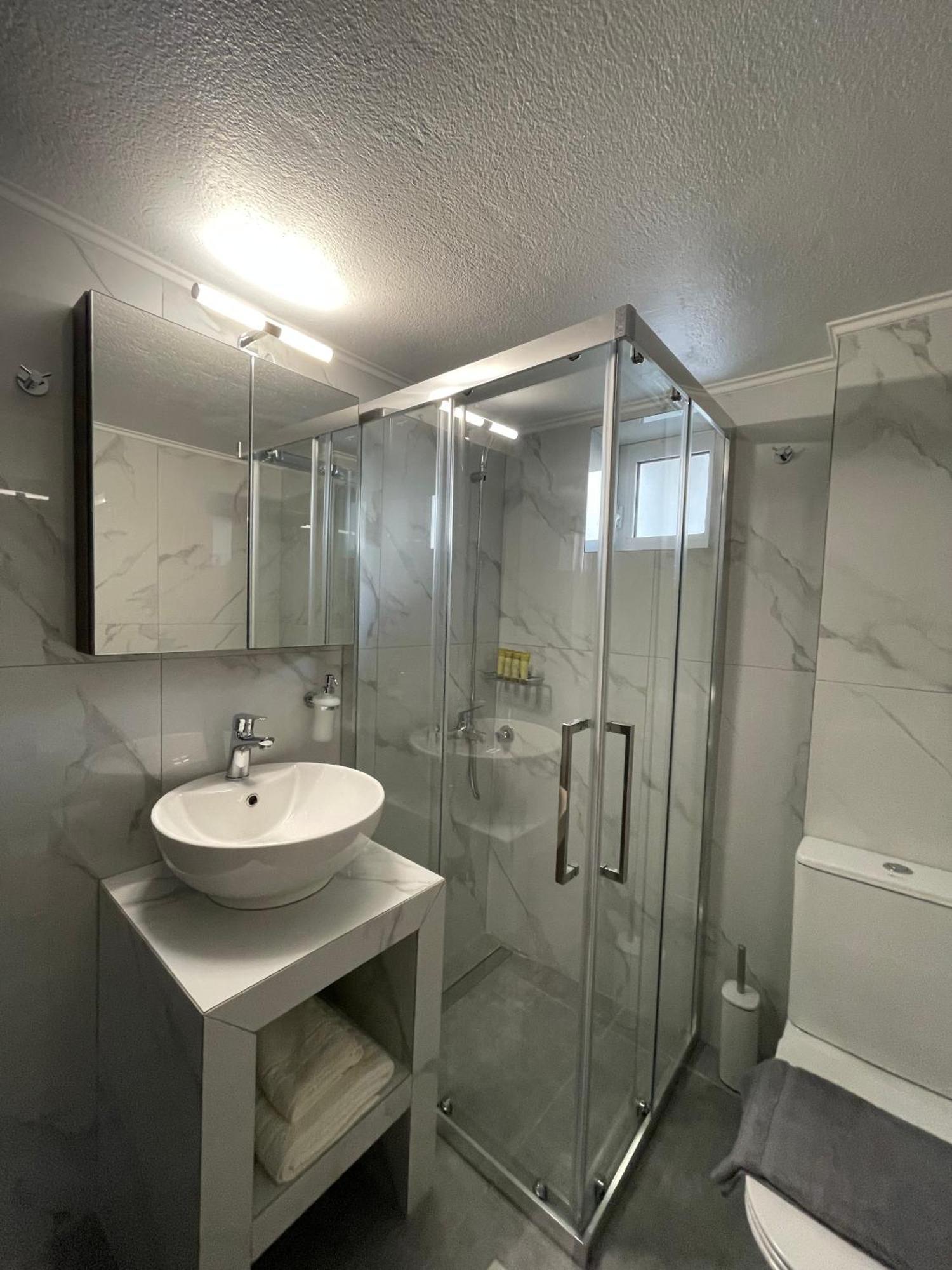 Dt Luxury Apartment Néa Péramos Eksteriør billede